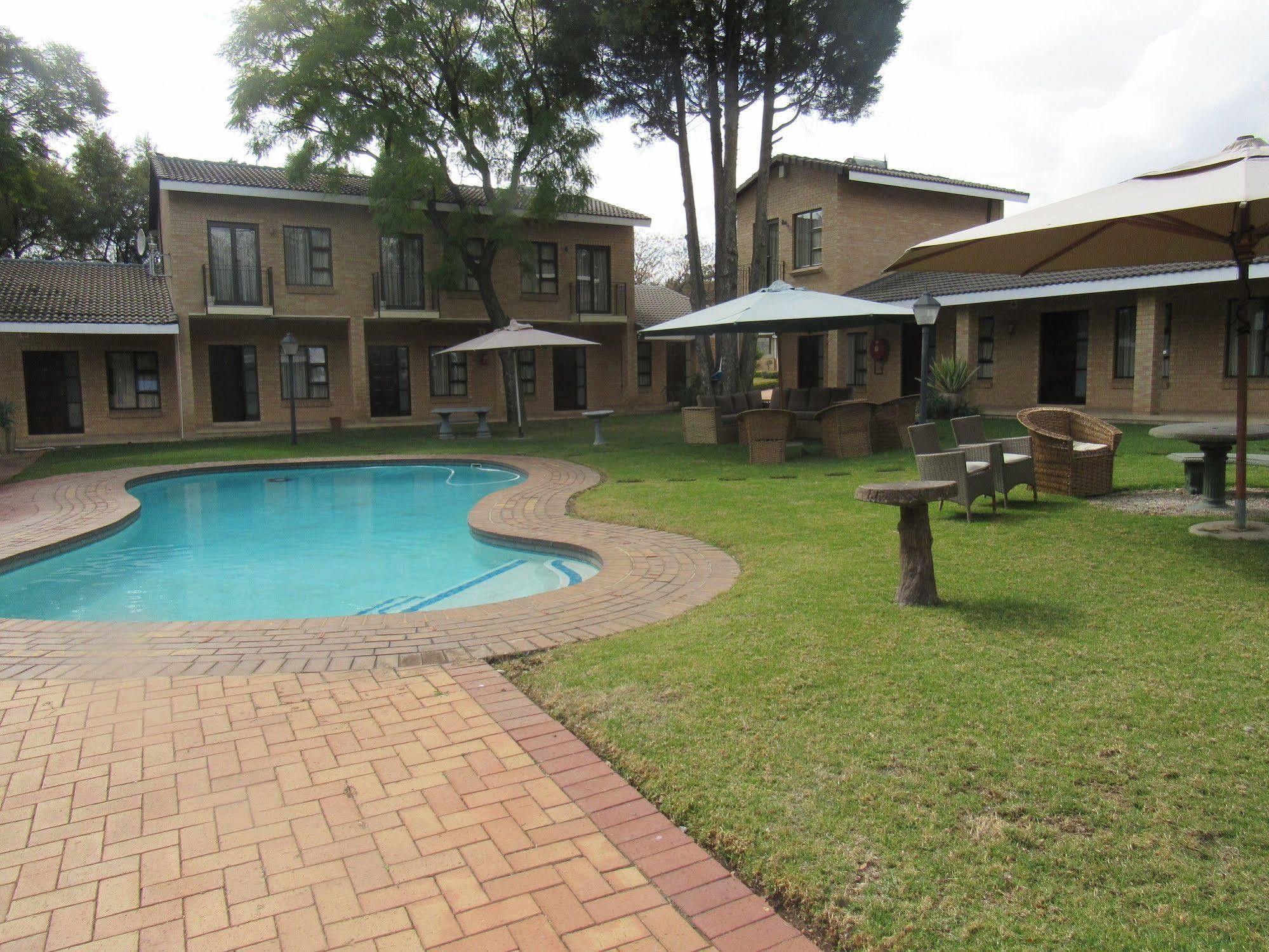 Hoyohoyo Chartwell Lodge Johannesburg Bagian luar foto